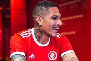 Guerrero debería comenzar este miércoles la pretemporada con Inter de Porto Alegre, pero está en Perú por un problema de uno de sus hermanos
