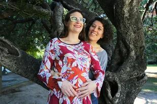 Natalia y Malena quieren tener las dos licencia por maternidad