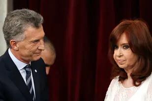 Mauricio Macri y Cristina Kirchner en el traspaso de 2019