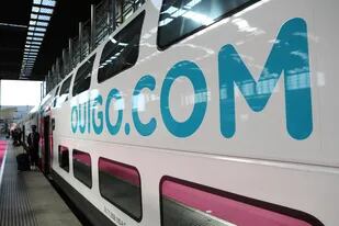 Los trenes franceses Ouigo de alta velocidad y tarifas de bajo costo comenzaron a correr entre Madrid y Barcelona hace dos meses