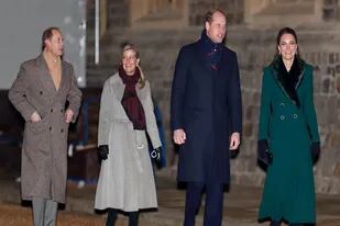 Kate Middleton y el príncipe William se convirtieron en el centro de la polémica británica después de ser vistos con la familia del conde de Wessex paseando en grupo, haciendo caso omiso de las medidas de prevención por la pandemia de coronavirus