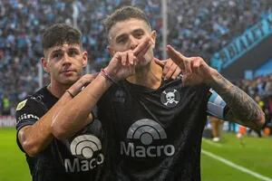 Belgrano sube por el sorpresivo nuevo goleador del torneo y por ganar con 10 jugadores