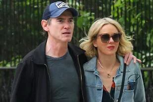 Naomi Watts y su novio, el actor Billy Crudup, pasearon muy sonrientes por las calles de  Nueva York sin pensar en los paparazzi