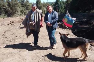 La comunidad mapuche Paicil Antriao había montado un campamento para impedir que las máquinas viales avanzaran en la construcción de la circunvalación sobre la ruta 40 en Villa La Angostura,Neuquén.