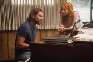 Bradley Cooper y Lady Gaga en una escena de Nace una estrella