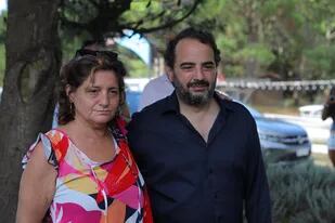 Gladys, la hermana de José Luis Cabezas, y el periodista Gabriel Michi esta mañana en un acto a 25 años del crimen