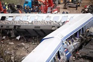 Grecia declaró tres días de luto por la muerte de 36 personas en un choque  de trenes - LA NACION