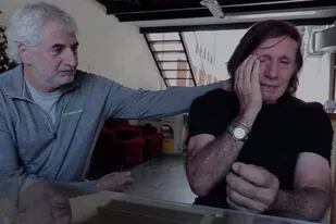 Un momento muy emotivo de la película entre Guillermo Vilas y el periodista Eduardo Puppo