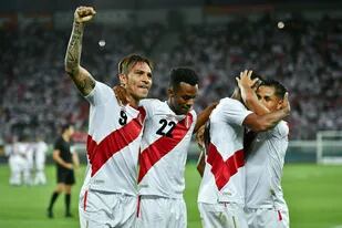 La selección de Perú goleó 3-0 al combinado de Arabia Saudita con dos goles de Paolo Guerrero