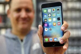 Los usuarios de Apple en Estados Unidos recibirán un pago de 25 dólares tras un acuerdo extrajudicial de la compañía por el caso de obsolescencia programada en los teléfonos iPhone 6, 6s, SE y 7
