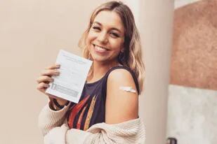 Maite Peñoñori compartió su alegría tras vacunarse contra el coronavirus y despertó polémica en las redes