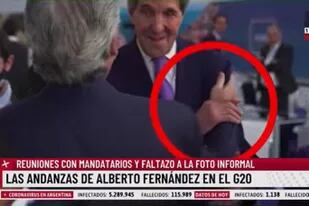 Eduardo Feinman pasó en cámara lenta la reacción de John Kerry ante el gesto de Alberto Fernández en un contacto informal en la cumbre del G-20 en Roma