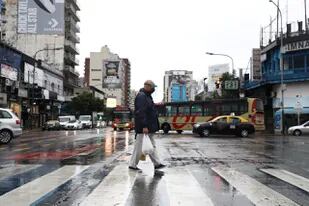 Las restricciones comenzaron ayer, pero la Ciudad de Buenos Aires sintió el impacto hoy con las calles semi vacías