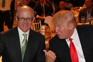 Woody Johnson con Donald Trump, que en 2017 lo nombró embajador ante el Reino Unido