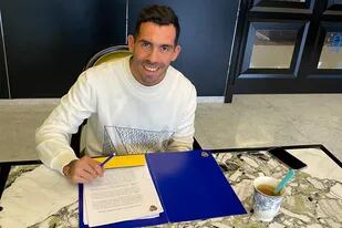 Tevez firmó este sábado su nuevo contrato con Boca