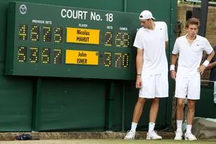 Histórico: Isner y Mahut posan con el cartel de un resultado insólito, con el 70-68 en el quinto set en Wimbledon