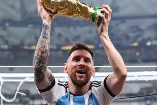 La imagen que todos quieren ver otra vez en el estadio Monumental: Lionel Messi levantando la Copa del Mundo