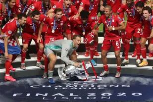 El capitán Neuer ya tiene la Orejona en sus manos: el arquero volvió a ser decisivo para la victoria de Bayern Munich