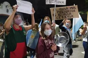 En las últimas semanas, los adolescentes protestaron delante de la quinta presidencial de Olivos para defender la presencialidad en las aulas