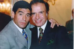 Junto a Diego Maradona, a quien distinguió como Embajador Deportivo Itinerante durante el Mundial de Italia 90