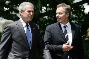 El presidente estadounidense George W. Bush y el primer ministro británico Tony Blair tuvieron una conversación en la que hicieron comentarios despectivos sobre Hezbollah en el Líbano. Los opositores empezaron a llamar “Yo, Blair”