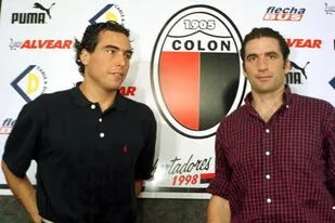 Febrero de 2005: Pizzi deja todo en Barcelona, donde vivía, y se muda a Santa Fe para asumir en Colón, el club de sus amores, acompañado por el peruano Del Solar... tres partidos después iban a ser despedidos
