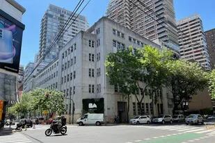 Es la esquina de Beruti y avenida Coronel Díaz donde funciona una sede del Poder Judicial y el Registro Civil de la Comuna 14