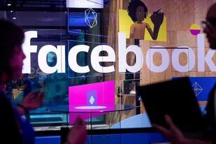 El monto de la multa, 500 mil libras, es lo máximo permitido por la ley británica; Facebook facturó 12.000 millones de dólares sólo en el primer trimestre del año