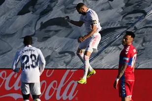 Karim Benzema apareció en tiempo de descuento e hizo festejar al Real Madrid