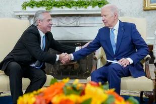 Alberto Fernández y Joe Biden en el Salón Oval de la Casa Blanca