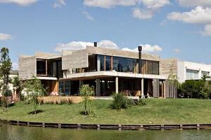 Esta casa está en Buenos Aires y ganó uno de los principales premios de arquitectura del mundo