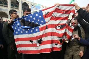 Parte de la población iraní protestó este viernes por la muerte de Soleimani en un ataque por parte de EE.UU.