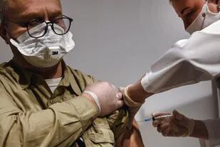 En 3 días, Chile superó a las personas que la Argentina vacunó en un mes