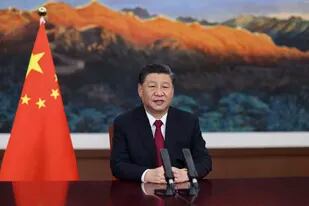 En esta imagen publicada por la agencia de noticias Xinhua, el presidente de China, Xi Jinping, ofrece un discurso en la ceremonia de apertura del Foro Boao para Asia (BFA), una conferencia anual, en Beijing, el martes 20 de abril de 2021.