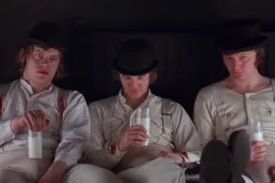 La naranja mecánica: el “film maldito” de Stanley Kubrick que suscitó censuras, escándalos y polémicas alrededor del mundo