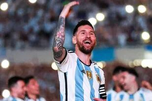 Lionel Messi en los festejos de la selección argentina en el Monumental, tras ganar el Mundial Qatar 2022