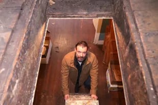 Un abogado encontró un tesoro histórico mientras revisaba el altillo de su nueva casa