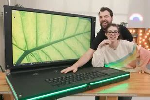 Crearon la notebook más grande con una pantalla de 43 pulgadas NACION