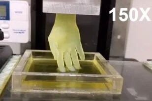 El video de siete segundos muestra el proceso acelerado de impresión 3D de tejidos con una técnica basada en hidrogeles