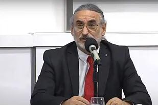 El ministro de Agricultura Luis Basterra en el anuncio de las medidas