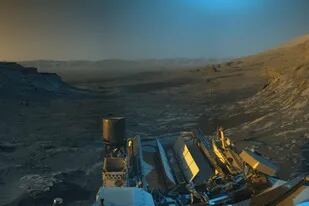 El equipo Curiosity Mars de la NASA, utilizó sus cámaras de navegación para capturar panorámicas de esta escena