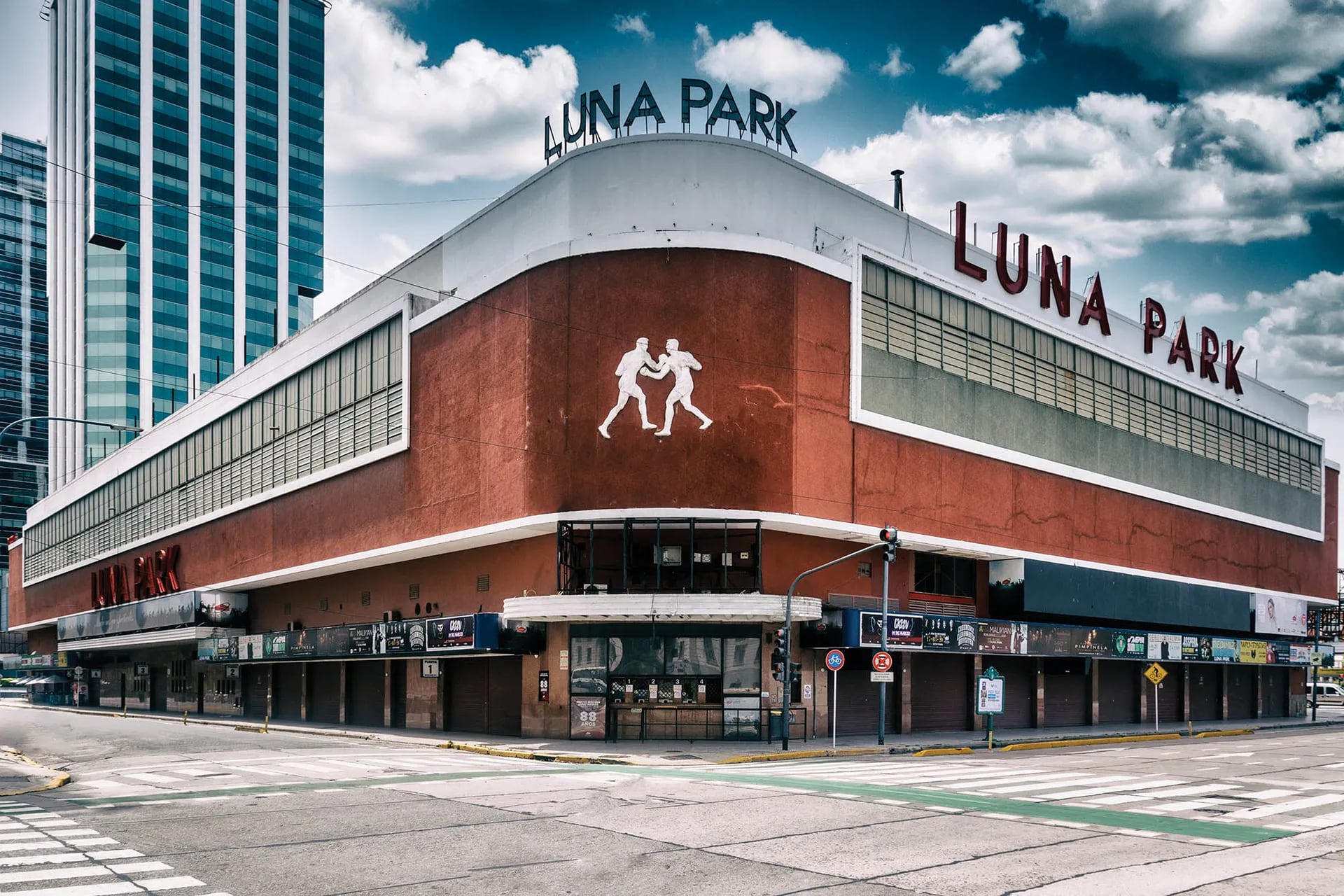 La belleza ecléctica del mítico Luna Park - LA NACION