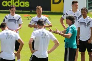 Alemania se entrenó en Italia antes de su viaje a Austria para el último amistoso previo a conocerse la lista definitiva de 23 jugadores que llevará al Mundial
