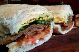 El sándwich de milanesa tucumano fue elegido por los turistas como la segunda comida más importante del país