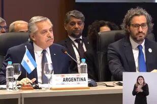 Alberto Fernández, Gustavo Martínez Pandiani (atrás) y Santiago Cafiero en la reciente cumbre del Mercosur