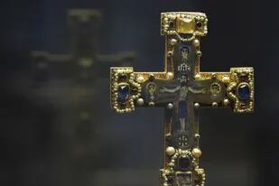 El "tesoro Guelph" contiene piezas de arte religioso muy valiosas, como crucifijos, altares y otras reliquias realizadas entre los siglos XI y XV