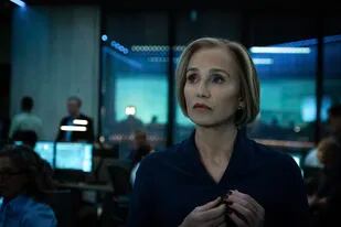 Kristin Scott Thomas es Diana Taverner, la jefa de operaciones del MI5 en Slow Horses, la nueva serie de espías de Apple TV+