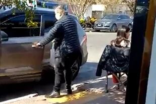El presidente del bloque de la Unión Cívica Radical (UCR) Mario Negri fue increpado en la provincia de Córdoba por estacionar su camioneta sobre una rampa para personas con discapacidad