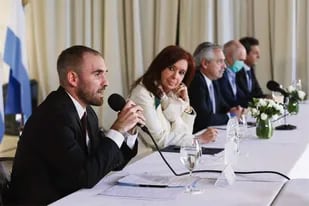 Martín Guzmán es el ministro más cuestionado por Cristina Kirchner, pero Alberto Fernández lo sostiene