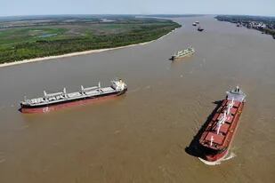 Carga por la hidrovía circula gran parte del comercio exterior de la argentina